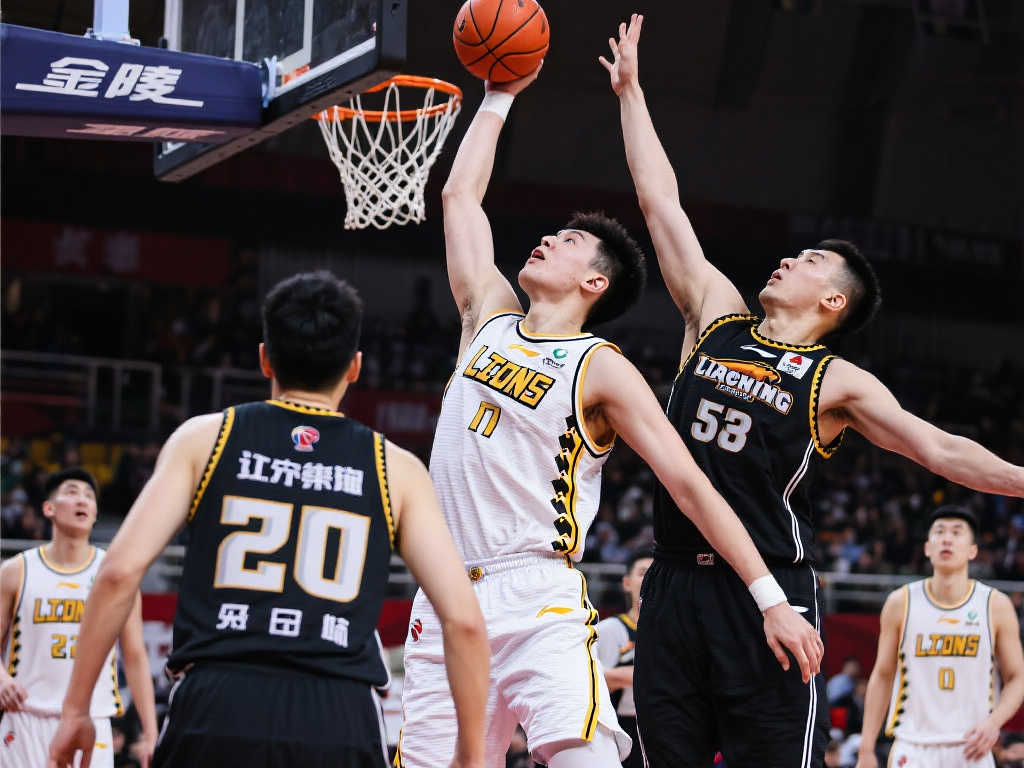 揭秘！广厦末节仅9分惨败根源，杨鸣自嘲道出小球队的辛酸