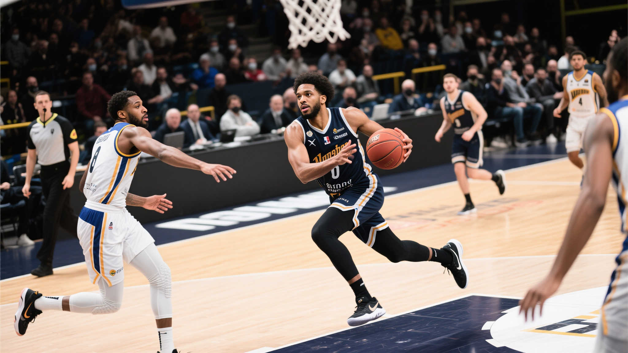 昂萨尔完成第4次抢断上篮得分,北大7分钟内领先优势达24分 昂萨尔完成第4次抢断上篮得分,北大7分钟内领先优势达24分